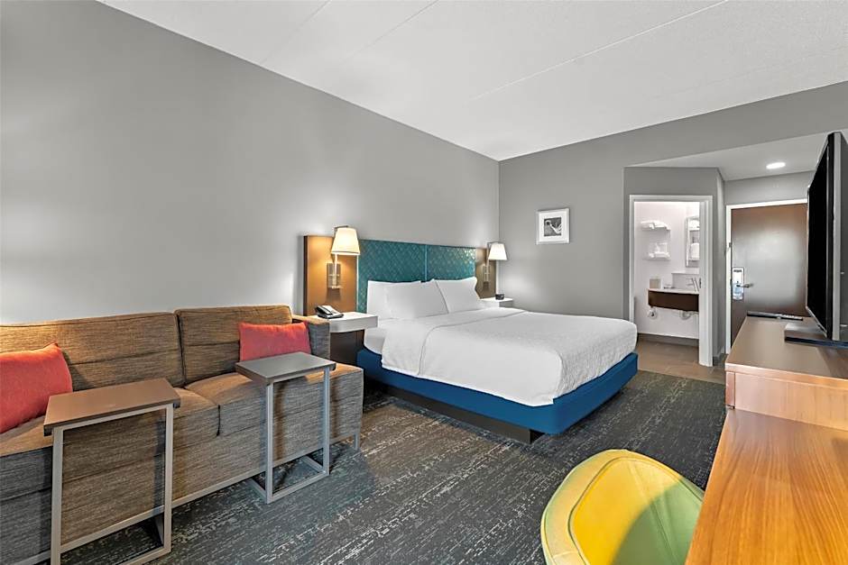 Hampton Inn By Hilton & Suites Newtown