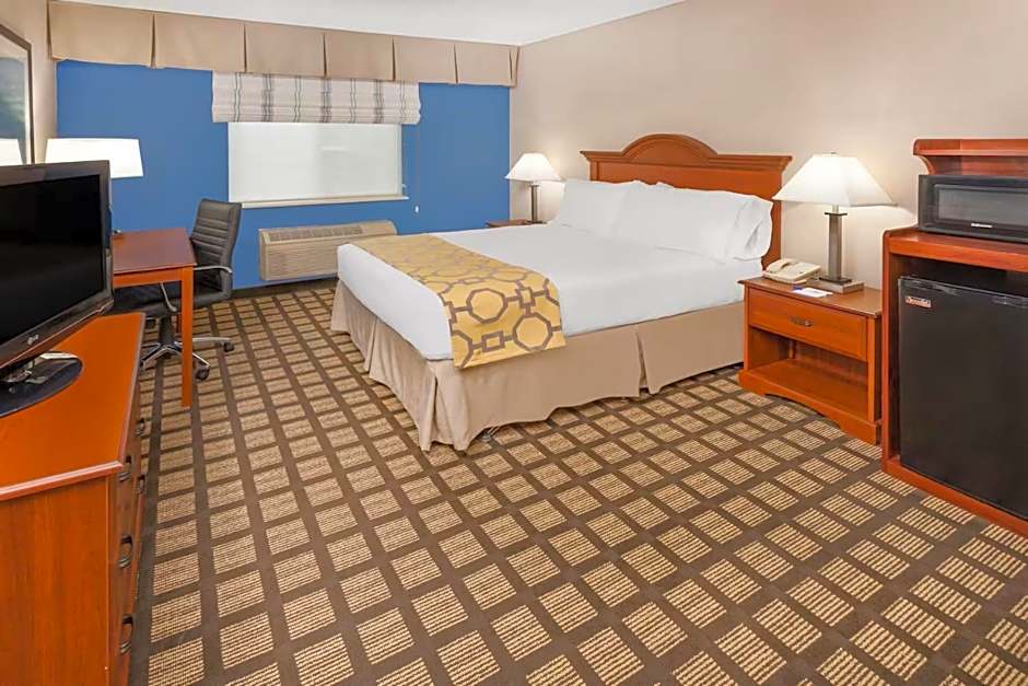 Baymont by Wyndham Galesburg