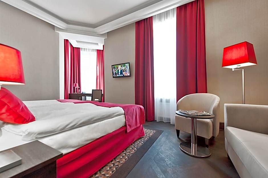 Red Baron Hotel & Restaurant