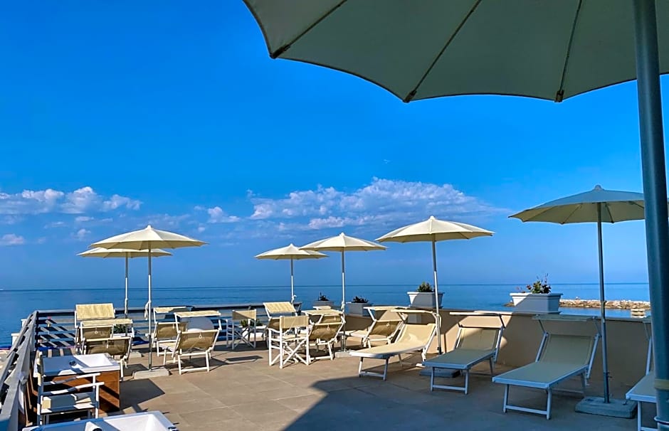 Hotel Cecina Beach