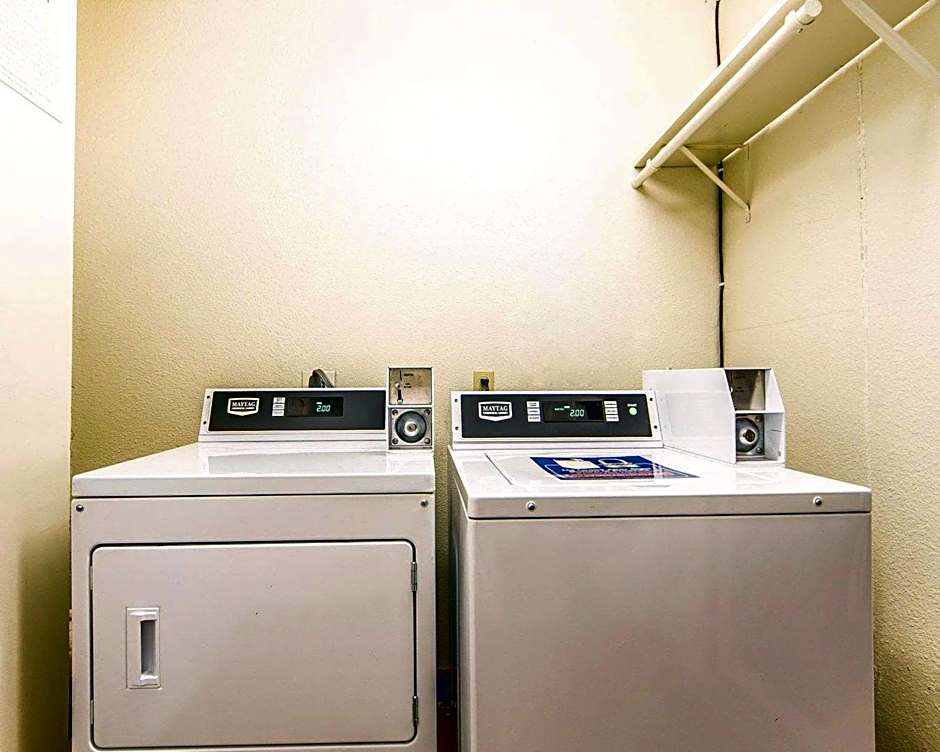 Bay Area Inn & Suites