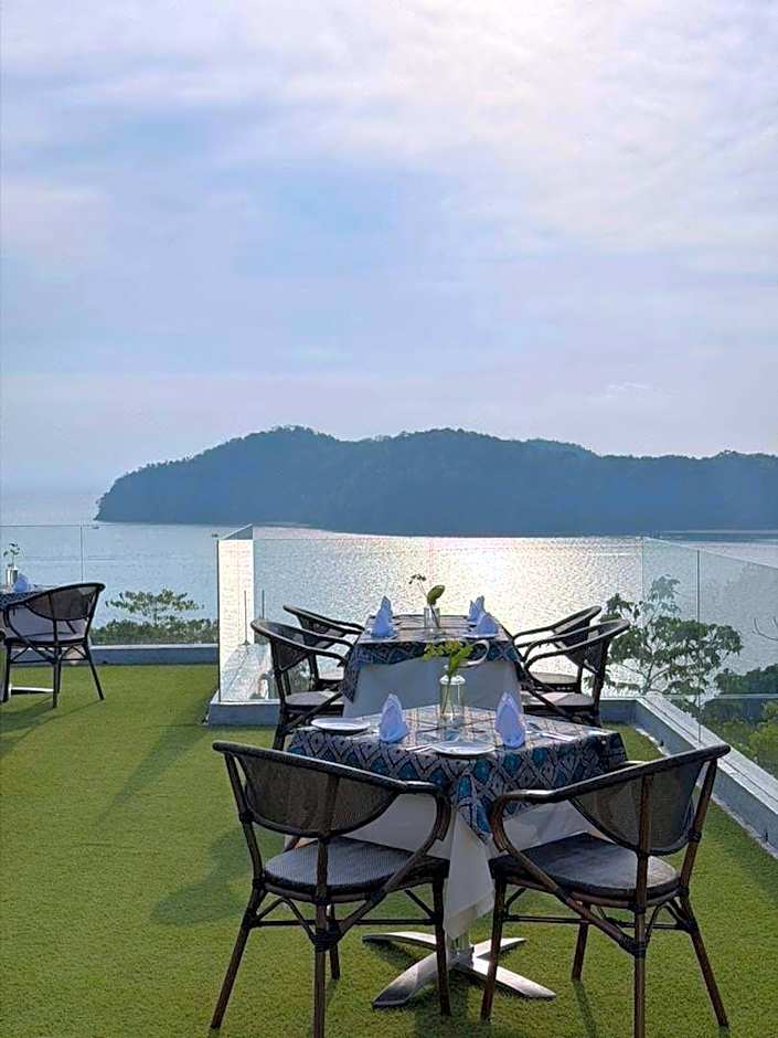 Ambong Pool Villas - Private Pool