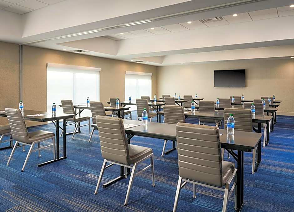 Holiday Inn Express and Suites Lockport By IHG