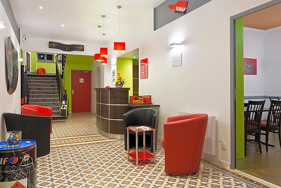 ENZO HOTELS CONTREXEVILLE by Kyriad Direct