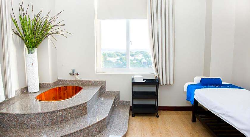 Hai Ba Trung Hotel and Spa