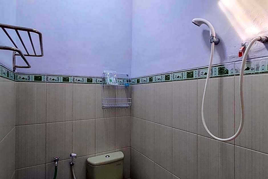 Angrumba Family Homestay near RSUD Caruban Mitra RedDoorz