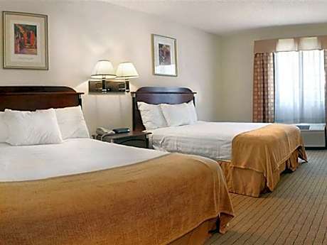 Queen with 2 Queen Beds - Non-Smoking