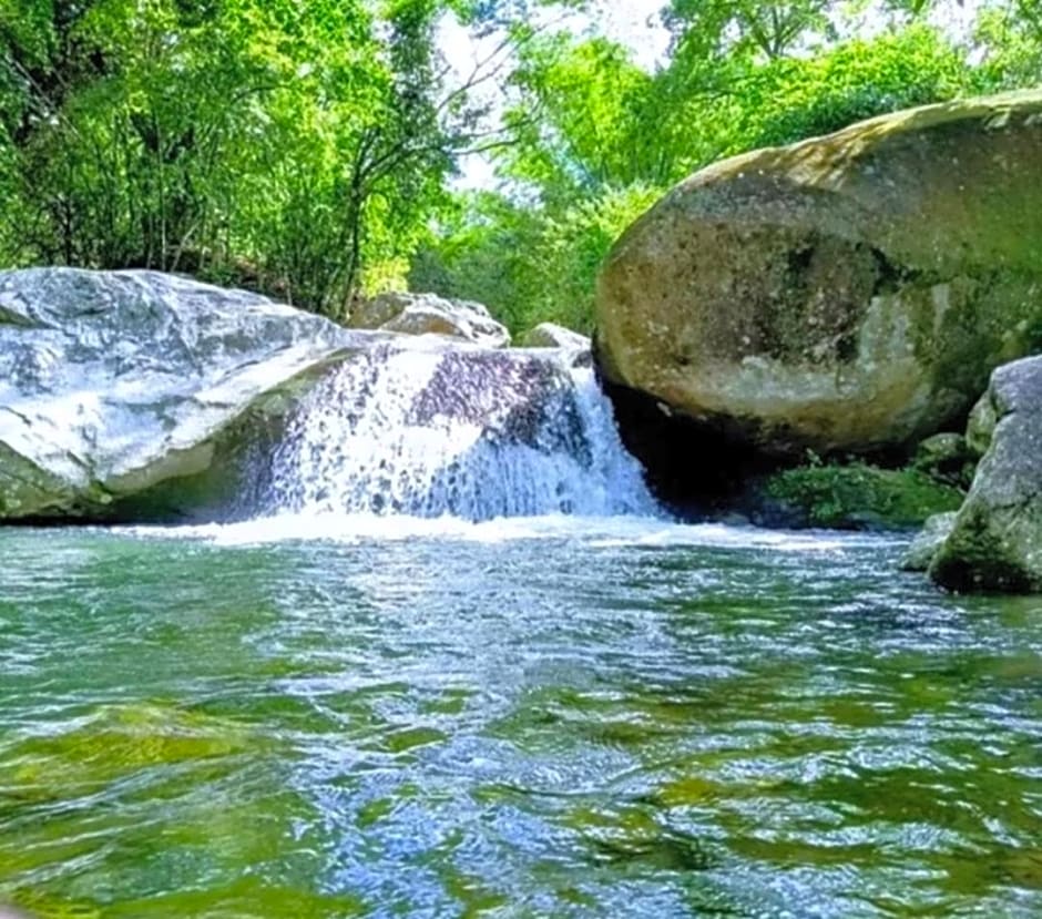 Serra Mar à beira rio , rafting, suites, lofts, e Casas