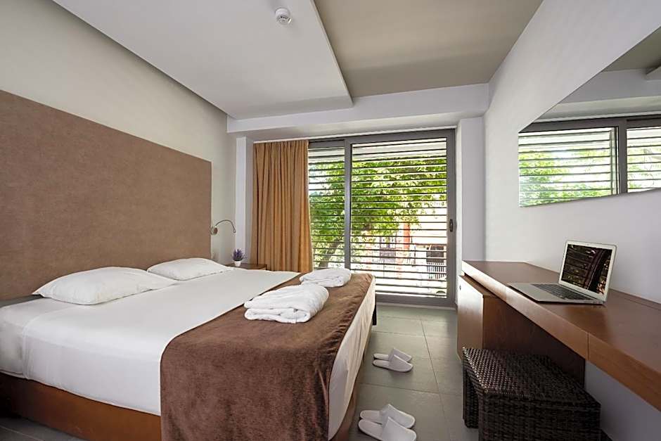 Oktober Downtown Rooms