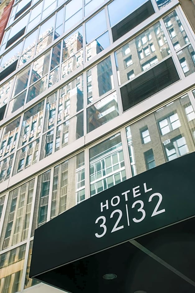 Hotel 32 32