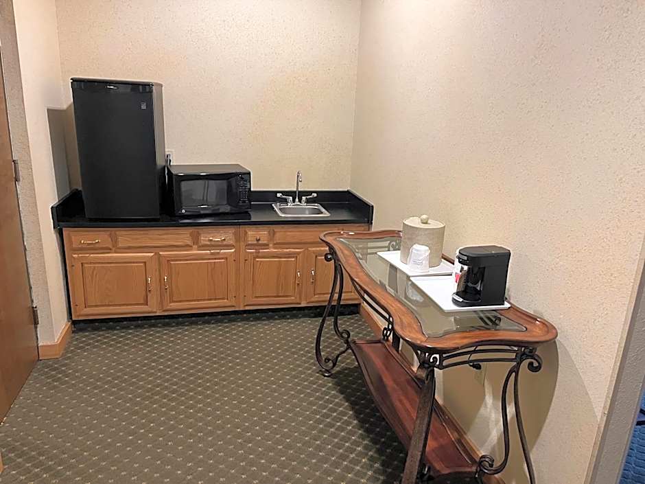 Days Inn & Suites by Wyndham Sutton Flatwoods