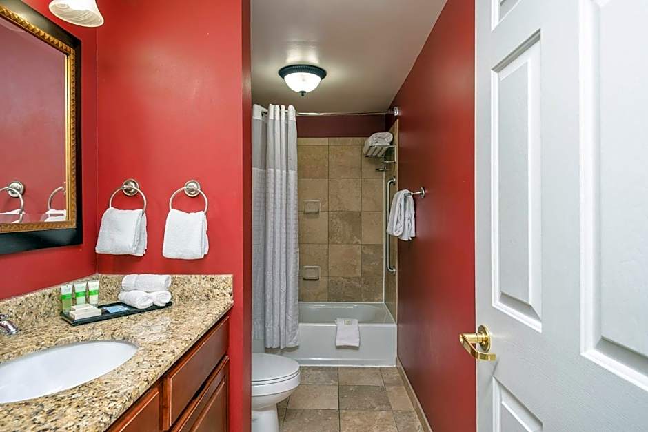 Clarion Collection Arlington Court Suites Hotel