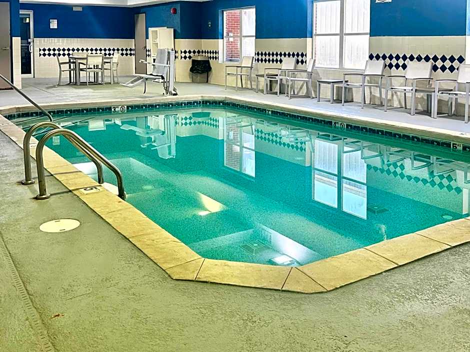 Comfort Inn & Suites Calhoun South