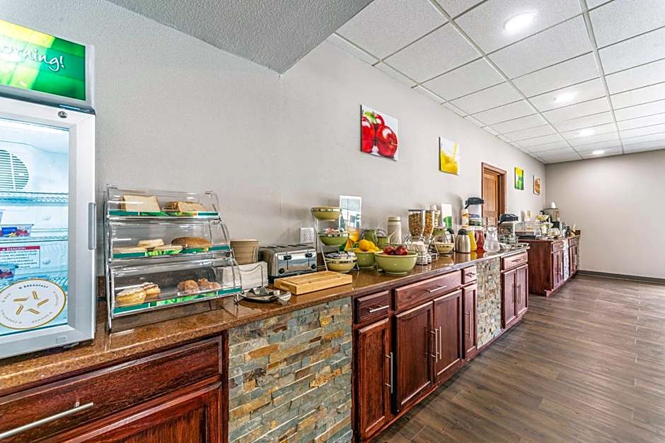 Quality Inn & Suites Vandalia near I-70 and Hwy 51