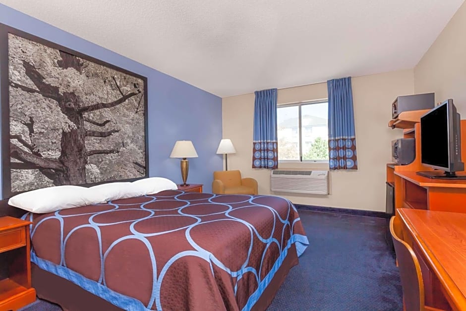 Super 8 by Wyndham Adrian