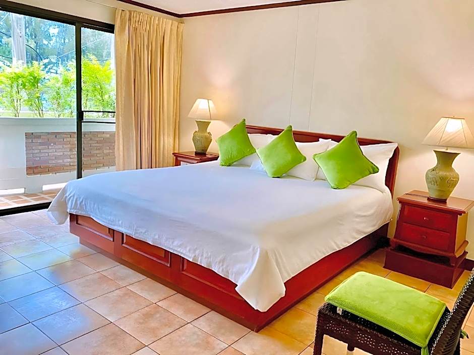 Surin Bay Inn (East Sun Properties Co., Ltd.)