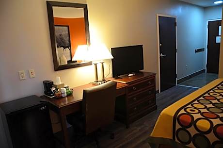 Queen Room - Mobility Access/Non-Smoking