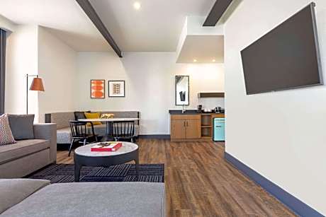 Executive King Suite - Non-Smoking