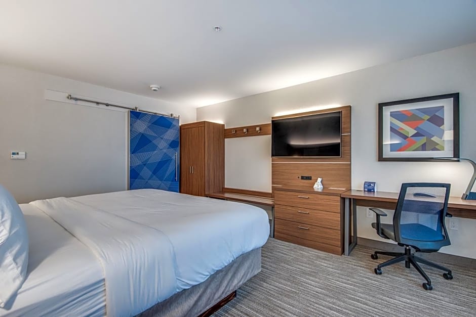 Holiday Inn Express & Suites Dallas North - Addison