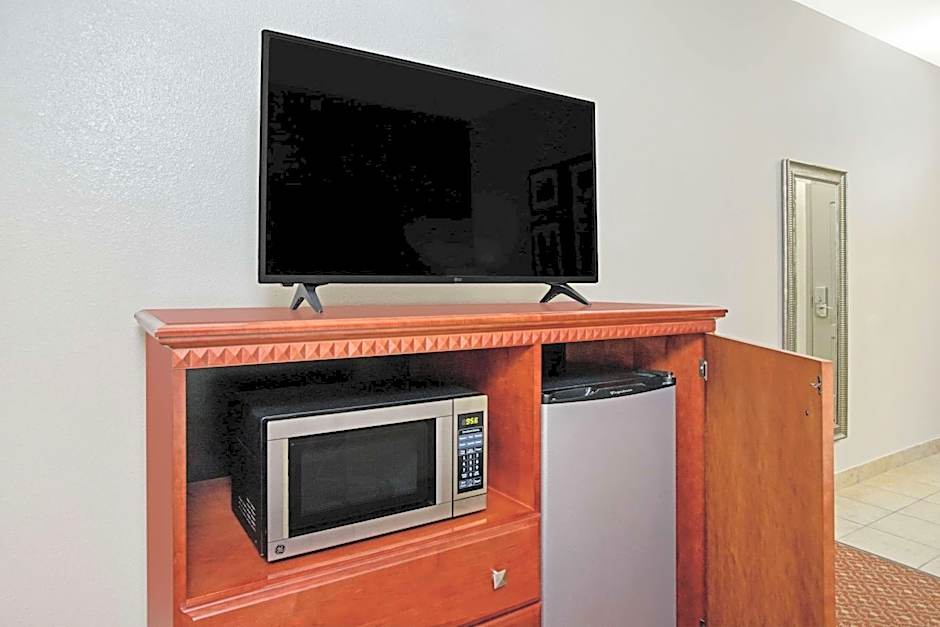 La Quinta Inn & Suites by Wyndham Fairfield