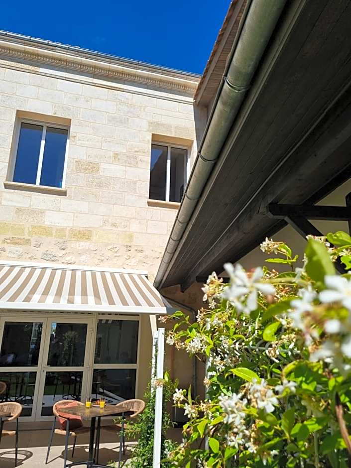 Bloom Hostel Bar & Garden