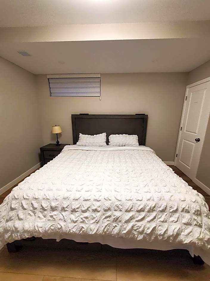 Private Entrance 2 Bed 1 Bath