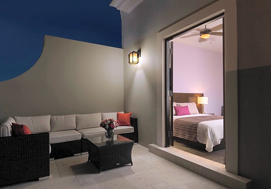 Decanter Hotel