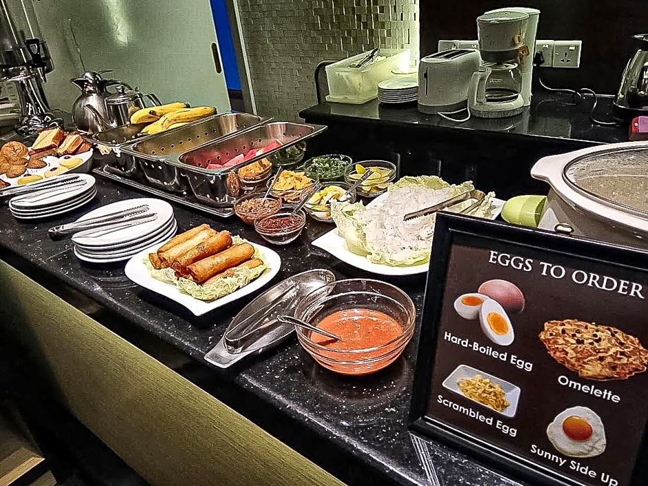 Clover City Center Plus Hotel