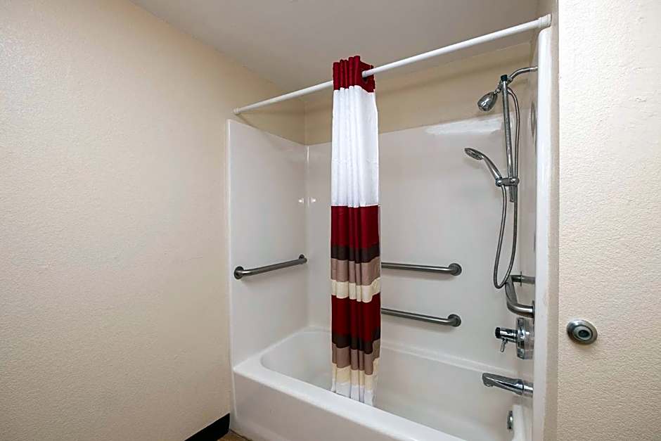 Red Roof PLUS & Suites Opelika