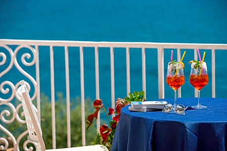 Standard Triple Room with Balcony and Sea View