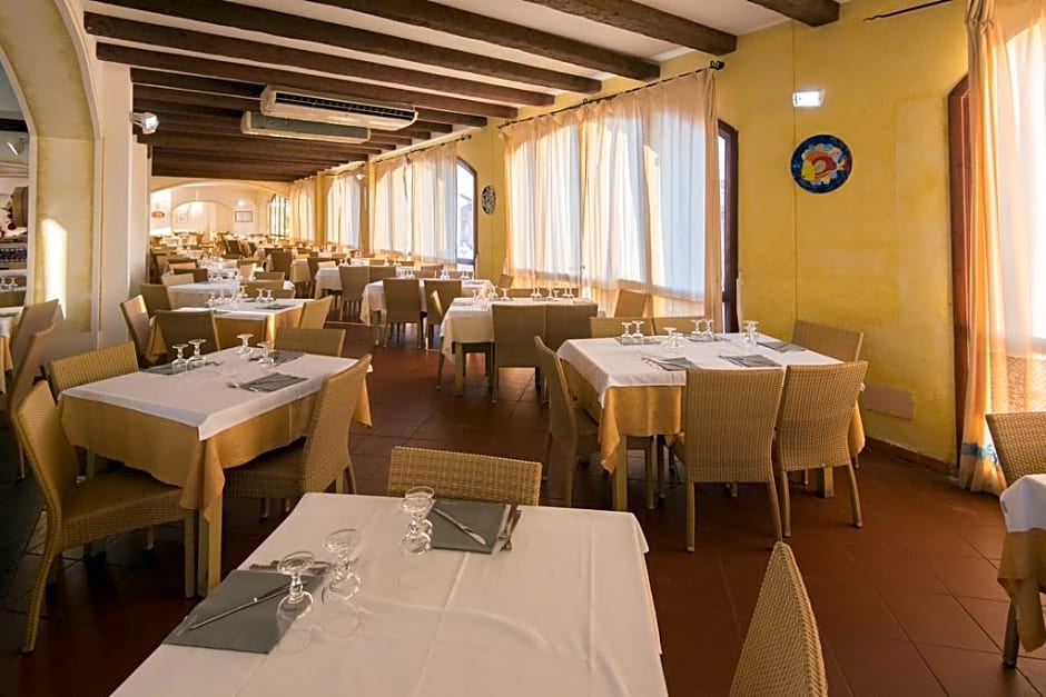 Mangia's Santa Teresa Sardinia, Curio Collection by Hilton