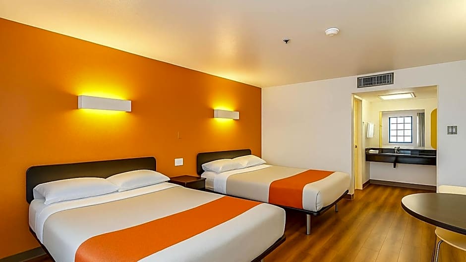 Motel 6-Carlsbad, CA Beach