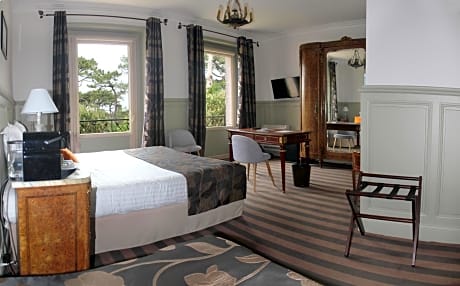 Triple Room (2 Adults + 1 Child)
