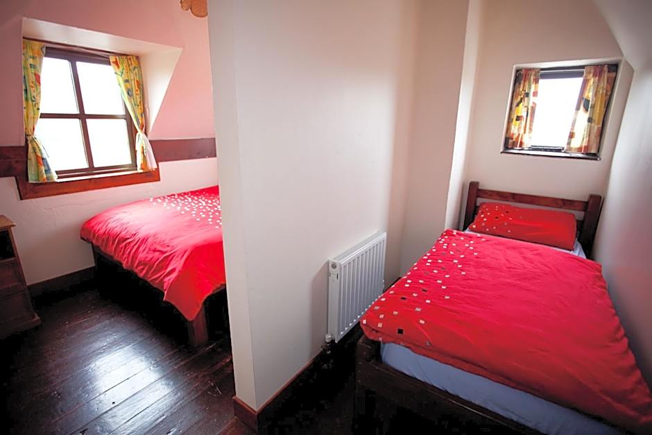 Aille River Tourist Hostel and Campsite Doolin