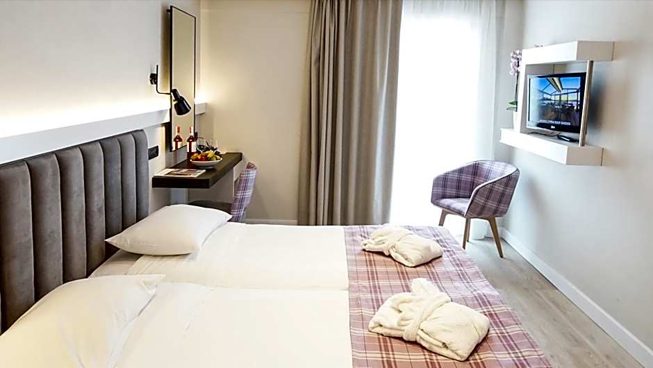 Photo 1 of 9 of Executive 1 Double Bed or 2 Beds