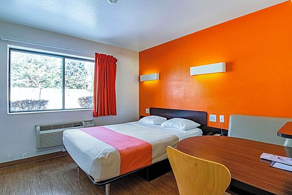 Motel 6-Palatine, IL - Chicago Northwest