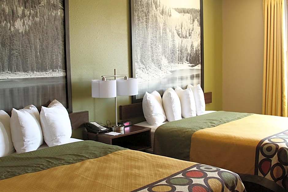 Super 8 by Wyndham Montrose