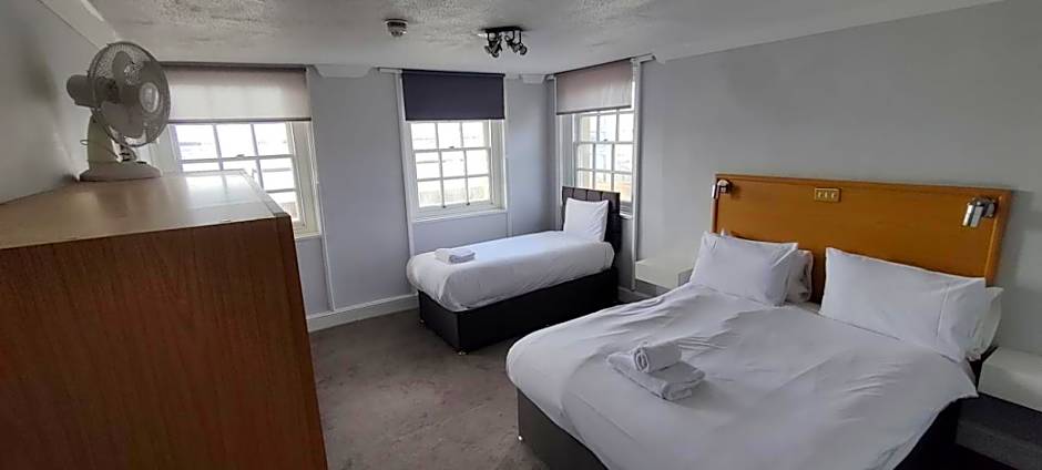 Royal Hotel, Bar & Grill