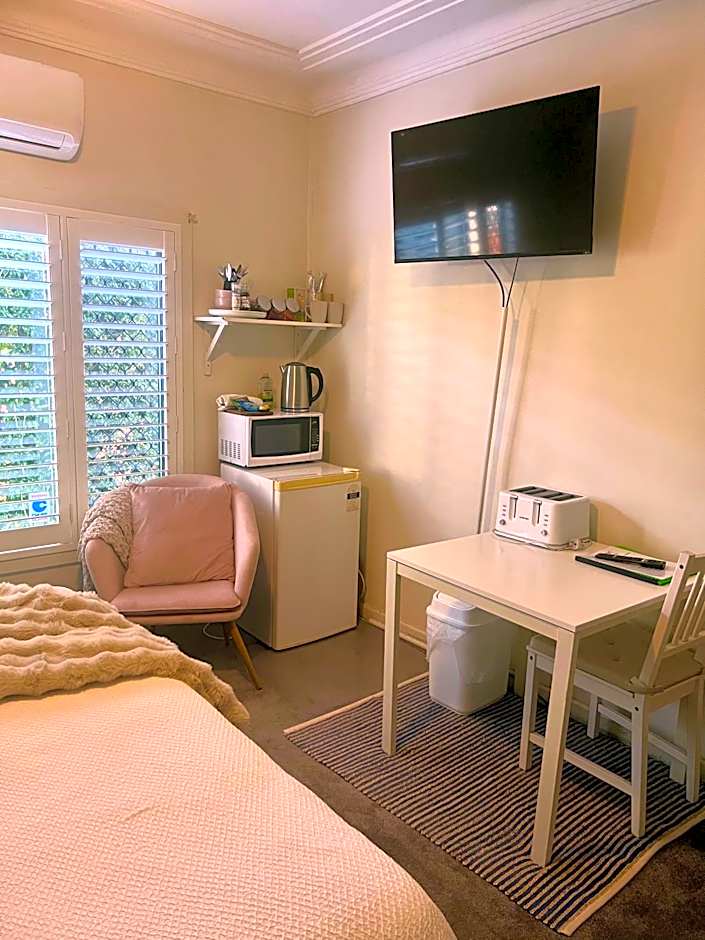 Hotel Style Monterey Guest Studio near Hospitals, Beach and Airport