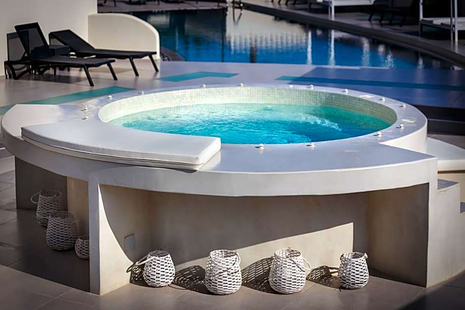 MAR n MAR CROWN HOTEL-SUITES