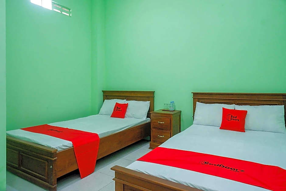 RedDoorz Syariah near Monumen Jogja Kembali