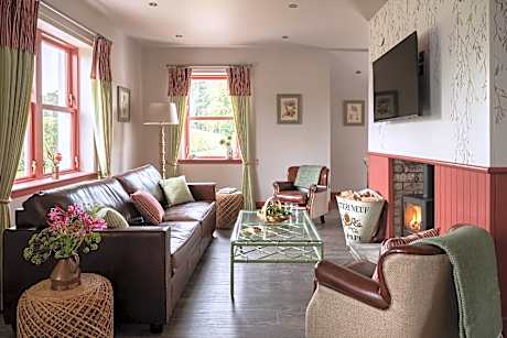 Cottage-Superior-Ensuite-2 Bed-Walled Garden