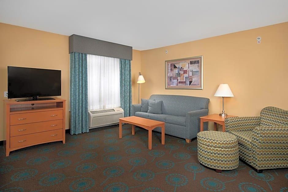 Hampton Inn & Suites Canton