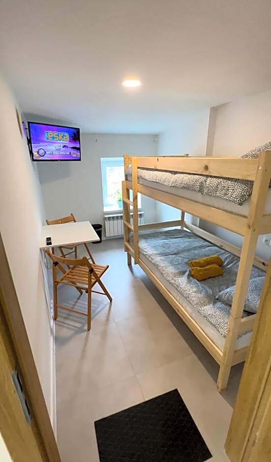 Yellow Hostel - Free Breakfast - The best service in Katowice - Free Parking