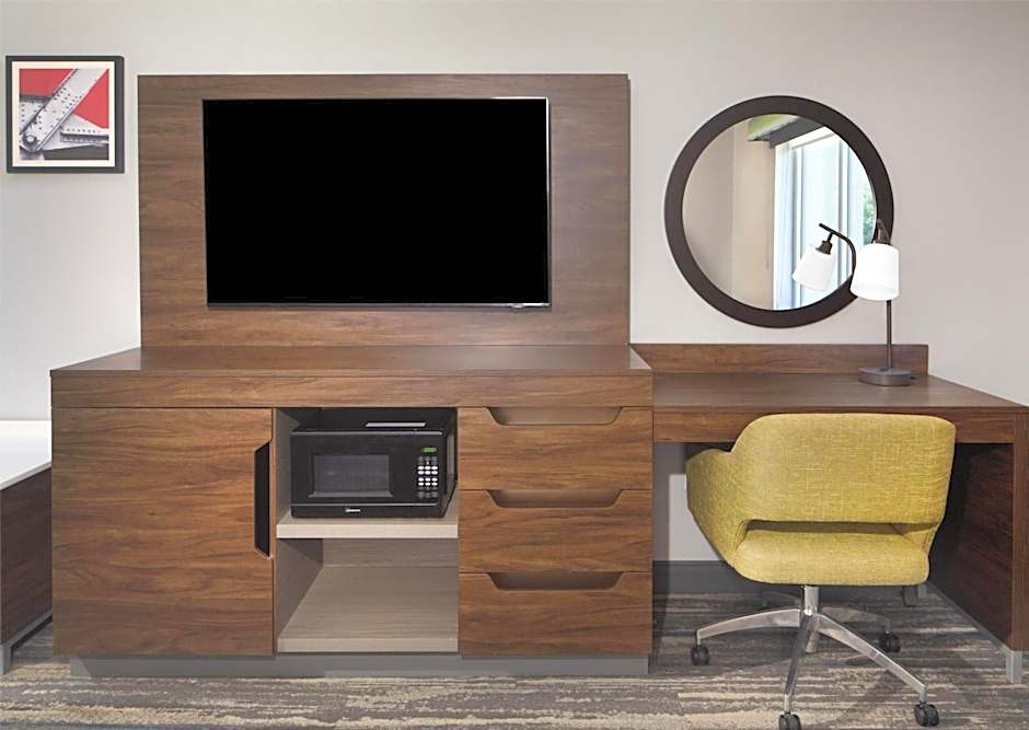 Photo 1 of 9 of King Room with Microwave and Fridge