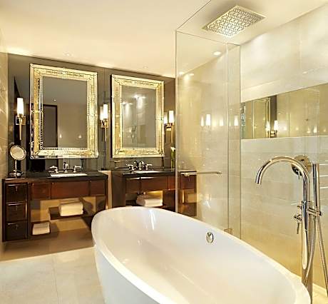 Grand Metropolitan Suite, 1 King Bed, Skyline View (1 King Bed)