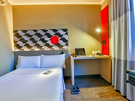 Standard Room with two single beds