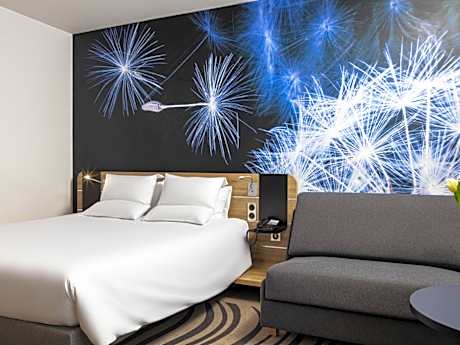 Superior Room with Queen Bed