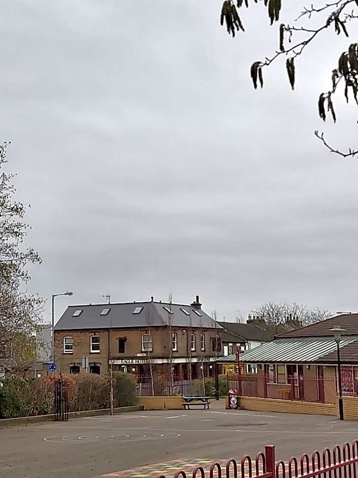 Eagle Hotel Luton Airport