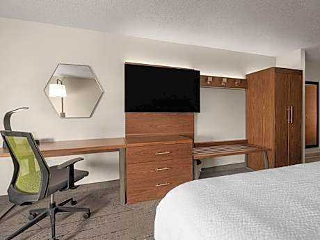 Standard King Room with Roll-in Shower - Mobility Accessible